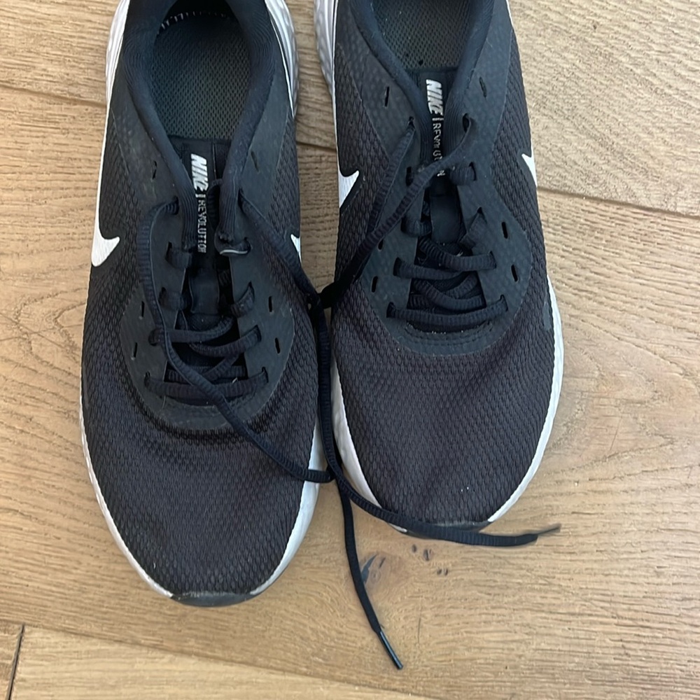 Nike sneakers size 8, gently used